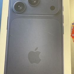 iphone 17 pro / 256gb. band new ( sealed). verizon 60days auto unlock