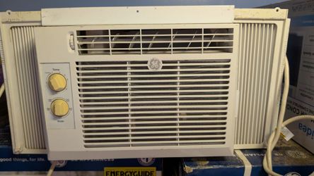 Ge air conditioner 5,100  btus ..