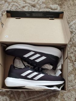 Adidas Women's Sneakers size 8.5 brand new