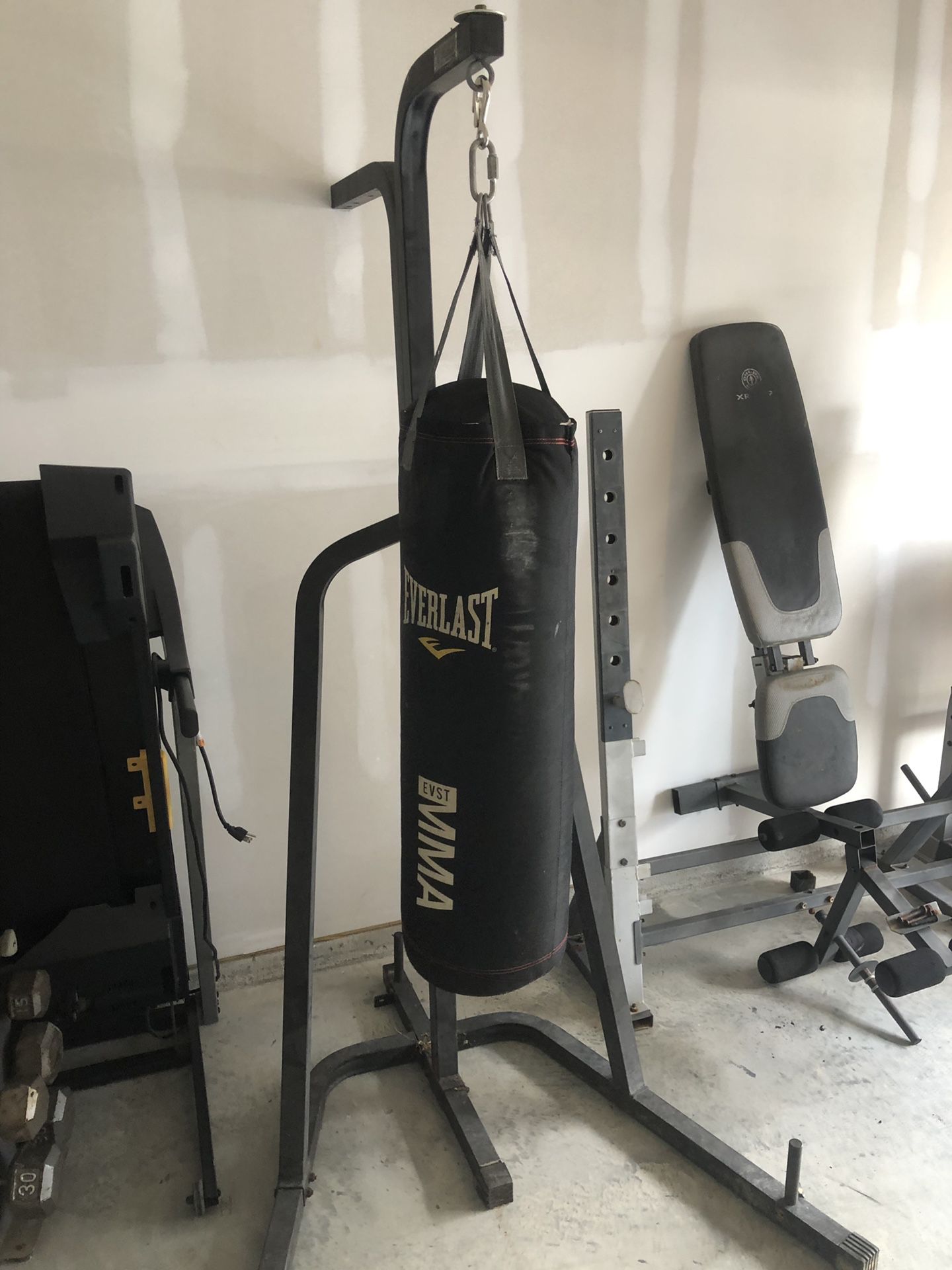 Everlast MMA punching bag and stand !!
