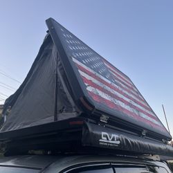 goFSR/Freespirit Recreation Odyssey 55" Hardshell Aluminum Hydraulic Rooftop Tent - Custom American Flag Wrap