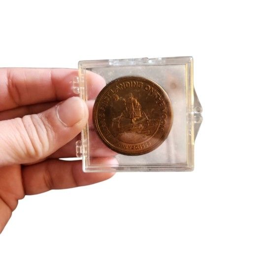 Vintage Bronze The Apollo 11 Mission Commemorative Coin in Display Case