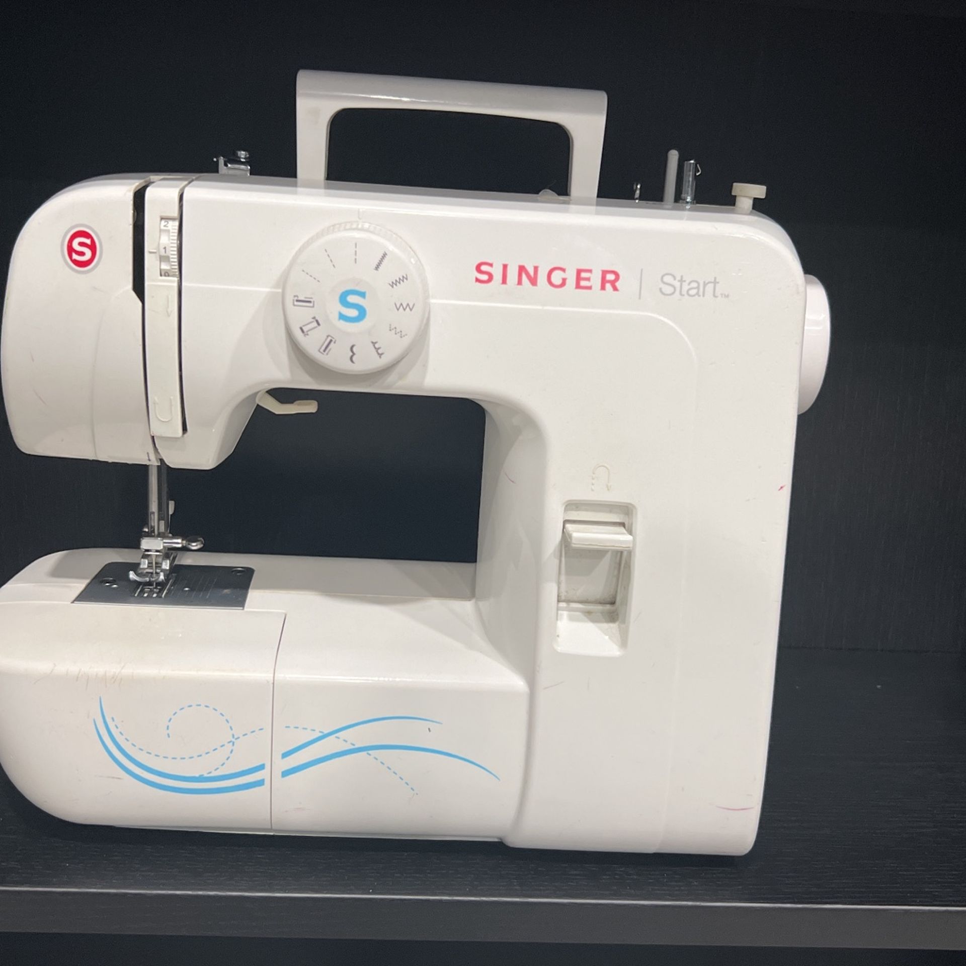 Singer simple 1304 Sewing Machine 