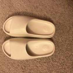 Yeezy Slides Bone Size 9