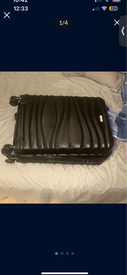Hard shell suitcase
