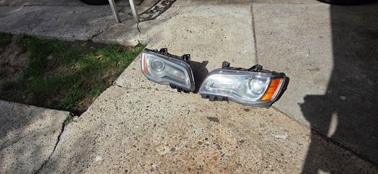 Chrysler 300 headlights