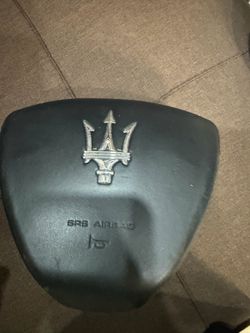 2023 Maserati  ghibli steering wheel