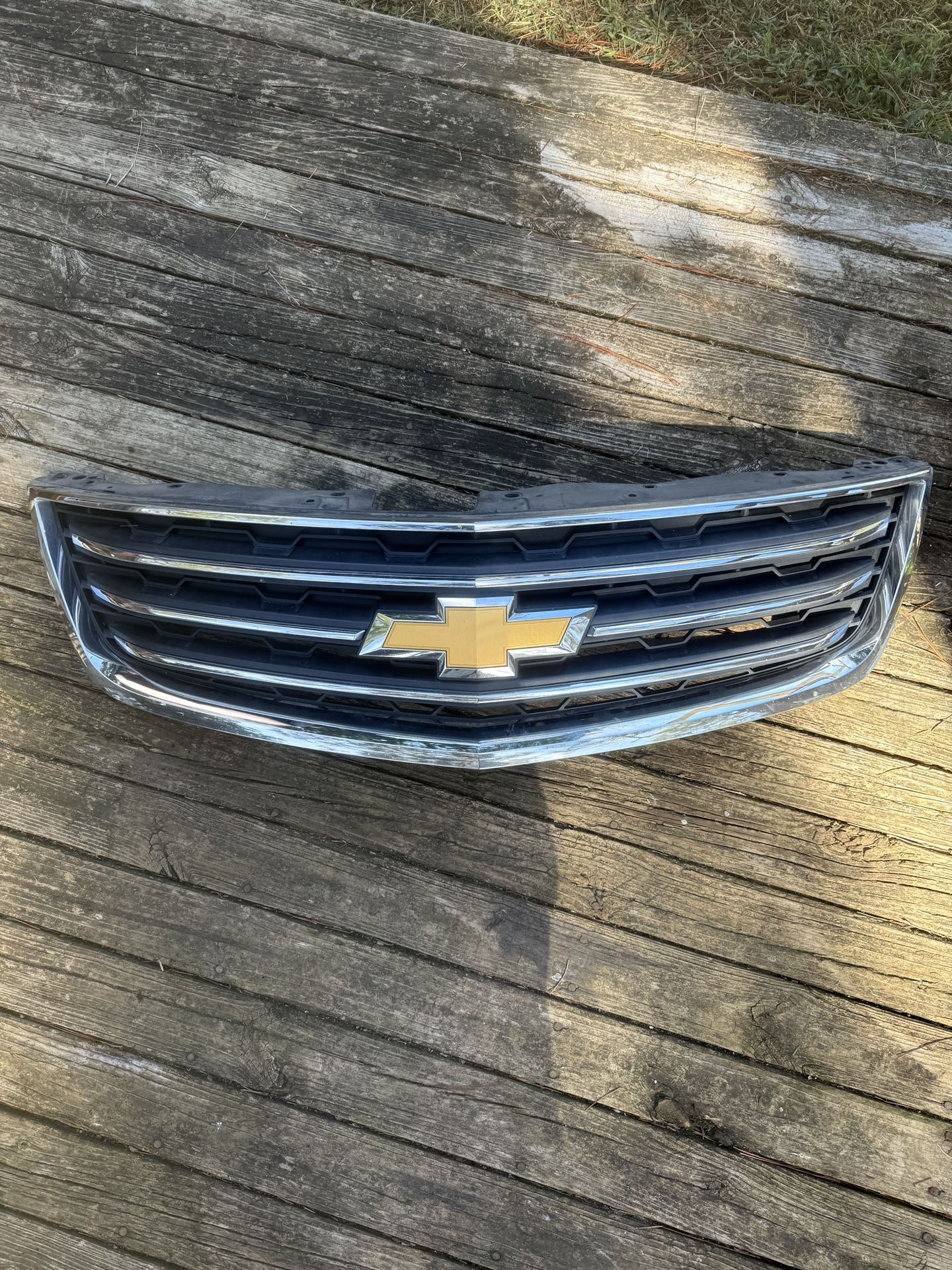Chevy Chevrolet Traverse 2013-2017 Front Bump Upper Grille OEM Chrome (Parrilla Delantera Original)