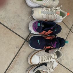 Nike Tennis Shoes 