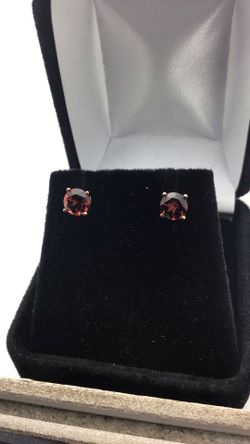 14k Yellow Gold Garnet Stud Earrings 5mm
