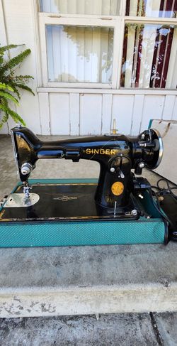 Vintage 1940's Singer Sewing Machine