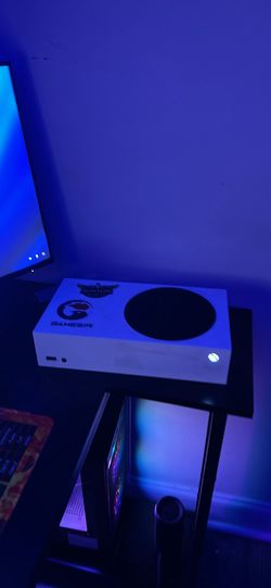 Xbox this is my baby it is basically BRAND NEW!!