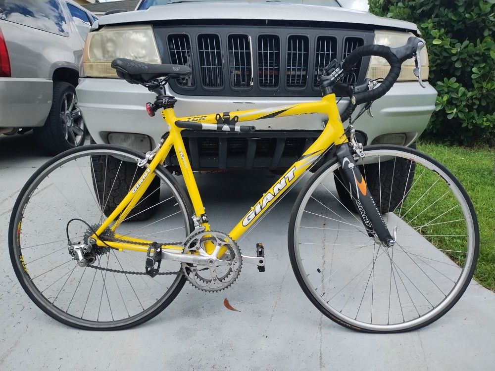 Giant Road Bike 