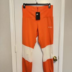 Nike Women’s Sportswear Essential Leggings Orange Large