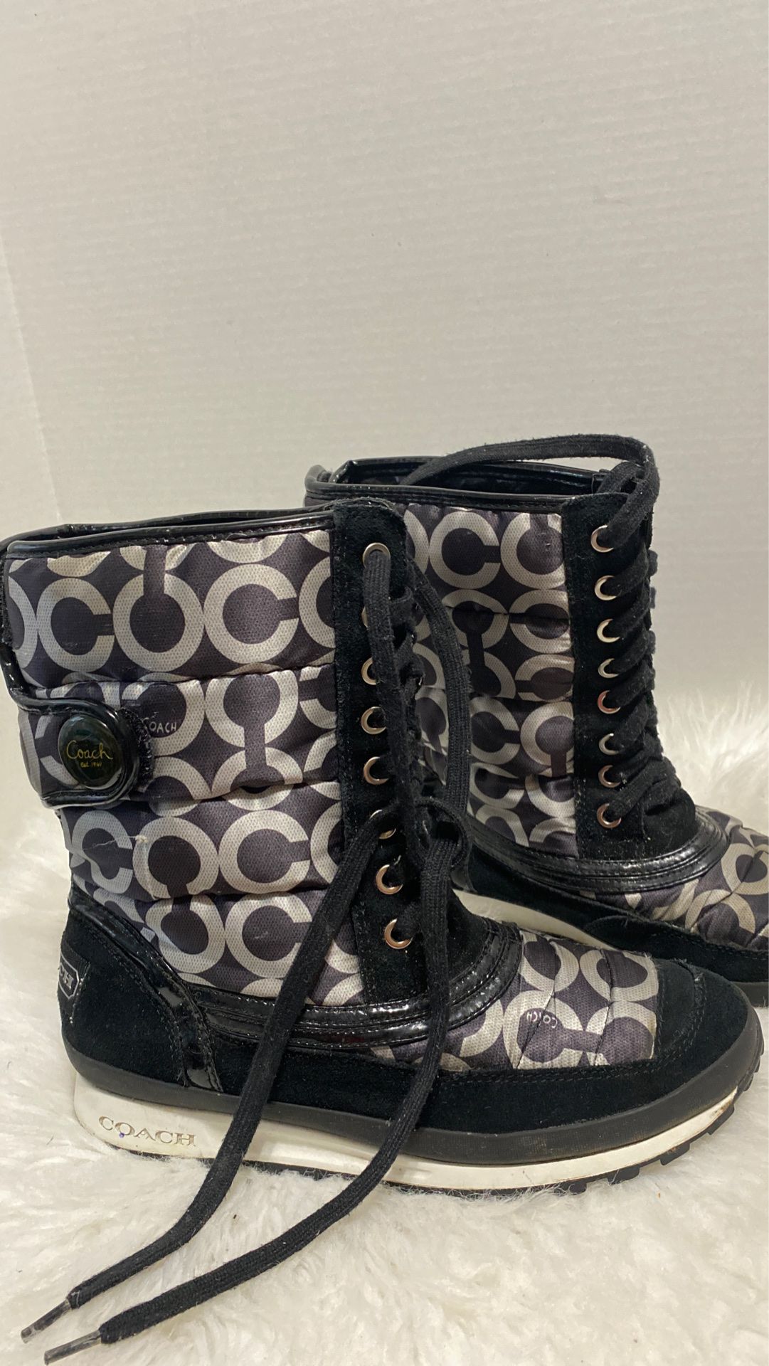 Coach Dorian F2370 quilted boots -size 8.5