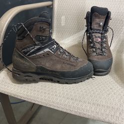 Lowa Mountaineer Boot/Hiking/Hunting 10.5