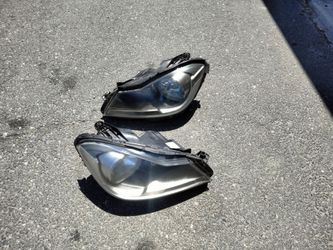 2011-2014 Mercedes C250/300 headlights (halogen bulb) with all the accessories OEM.