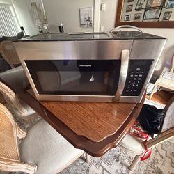 Microwave  under cabinet