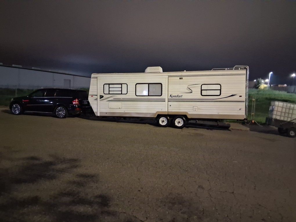 RV Travel TRAILER
