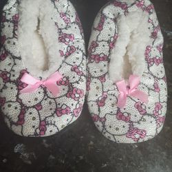 Hello Kitty Toddler Girl Size 11 Bed Slippers Used