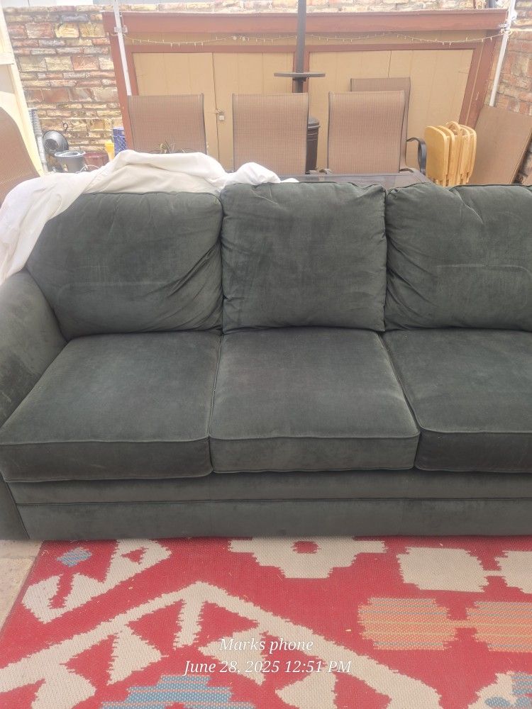 "Lazyboy" Sleeper Couch. Air Mattress With Electric Pump Included