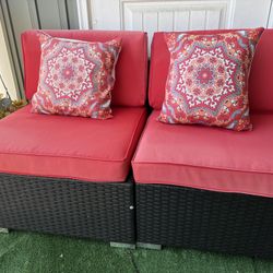 Modern Outdoor Wicker Loveseat Set w/ Cushions & 2 Accent Pillows
