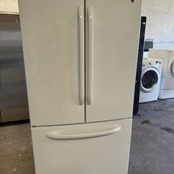 Shiny White GE Frenchdoor with icemaker can deliver  NOTE: crack on freezer door handle does not affect the structure of the handle. It’s just cosmeti