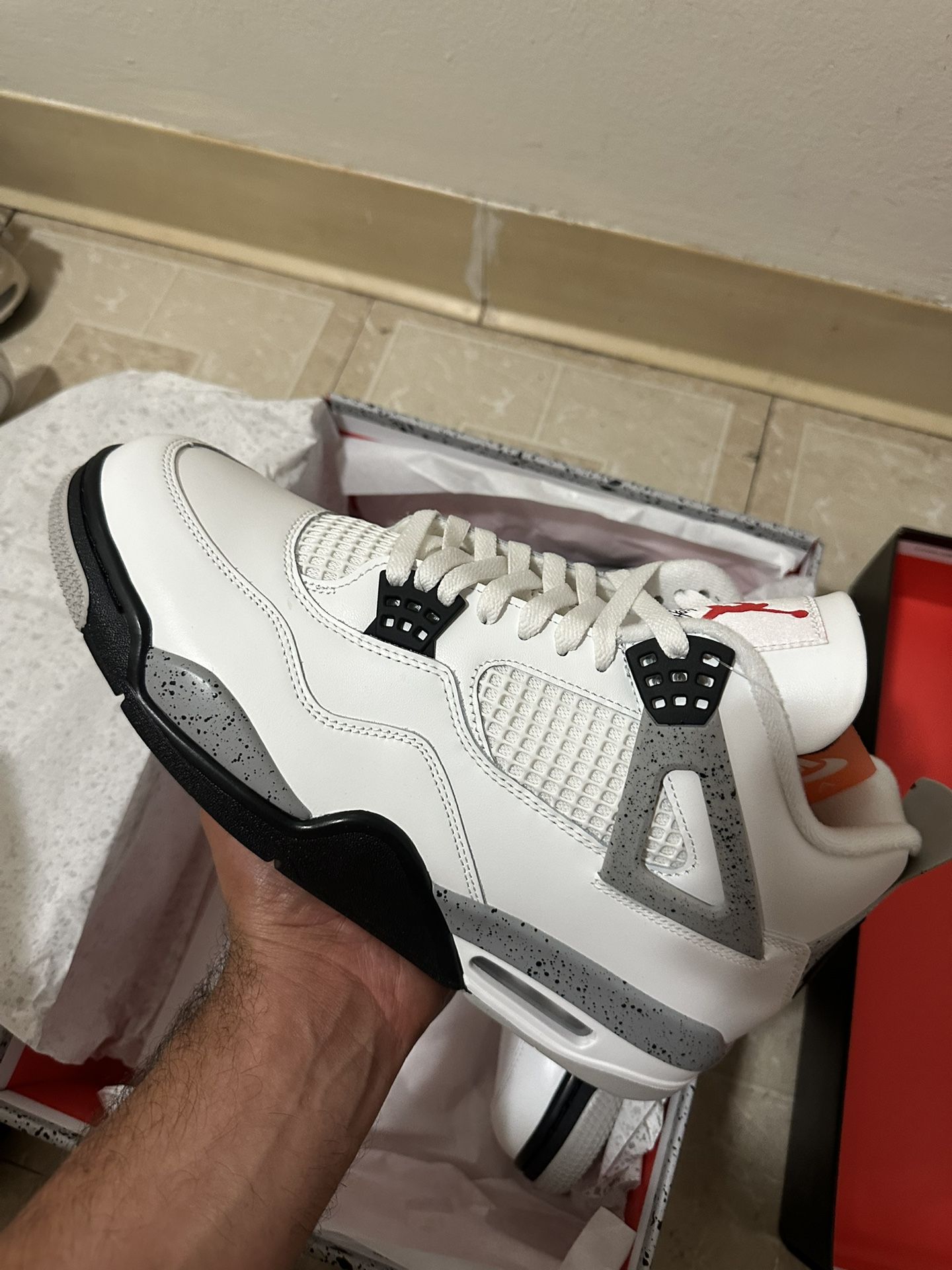 Jordan 4 White cement