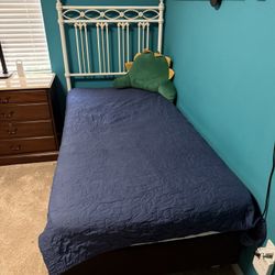 White Metal Twin Bed Frame (Delivery Service Available)