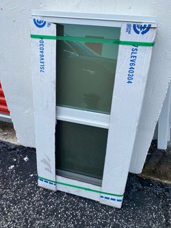 PGT 17 1/2 x34 1/2 IMPACT PRIVACY HLASS BATHROOM WINDOW NEW