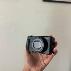 Sony ZV-1 Compact Digital Camera 20.1MP 2.7x Zoom Flip Screen 4K Black USB-C