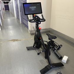 Peloton W Weights, Brand New Mat, New Swivel Kit.