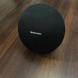 Onyx Studio Speaker Round Music Player 