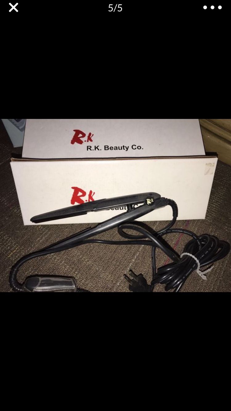 RK profesional 1/2” flat iron last minute sale $35.
