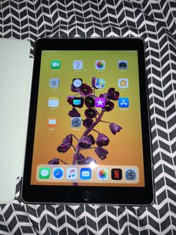 Barely used Like New IPAD 32GB