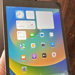 iPad Pro 128gb. Like New And Unlocked! Cellular 
