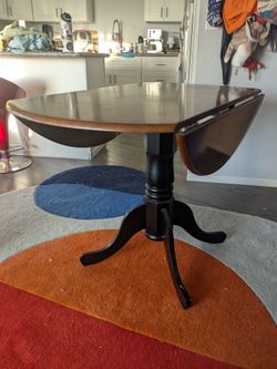 Round wood table