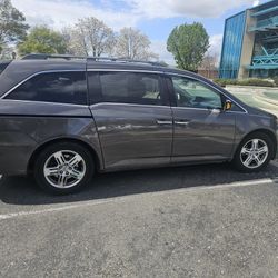 2013 Honda Odyssey Touring Elite. 140k Miles Excellent Condition. 