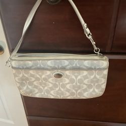 Coach Wristlet Dove 6 Credit Card Slots Like New