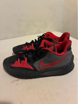 Nike Kyrie Low 4 Basketball Shoes Size 11.5 Black/Red