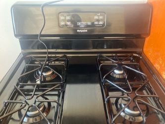 Hotpoint Gas Range/Stove (New, Never Used)