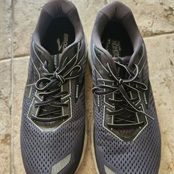 Brooks Sneakers