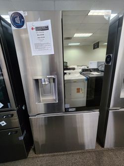 26 cu. ft. Counter-Depth MAX French Door Refrigerator wl Mirrored Instaview & 4 types of ice, PrintProof Stainless Steel