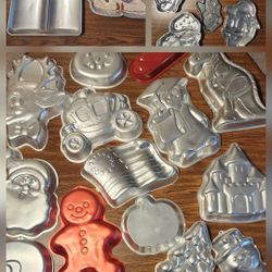 Bake The World A Better Place ... Lot Of 32 Wilton Baking Pans