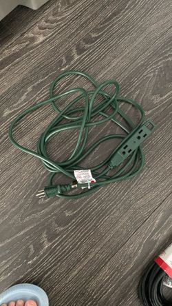 Like New Indoor Outdoor 3 Outlet Extension Cord