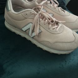 Women’s Size 11 Peach And Silver New Balance Sneakers In Pre-Loved  Condition Needs Insoles