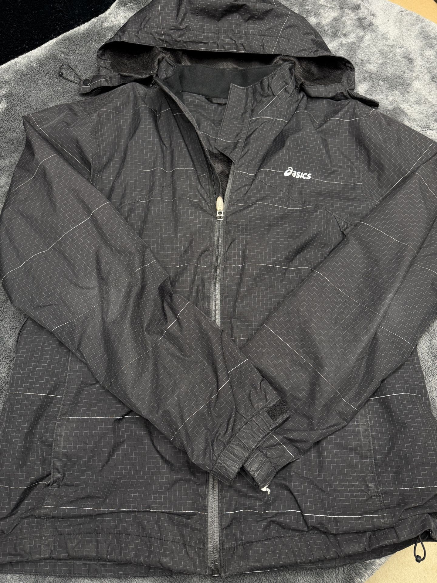 ASICS black and white Men’s Medium windbreaker jacket with removable hood in good shape but one rip on wrist. #outdoor