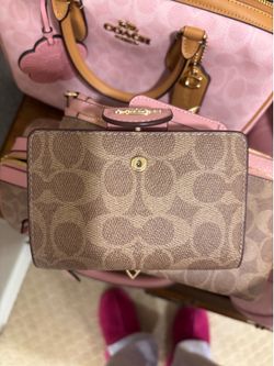 Petel pink Rowan coach 2025