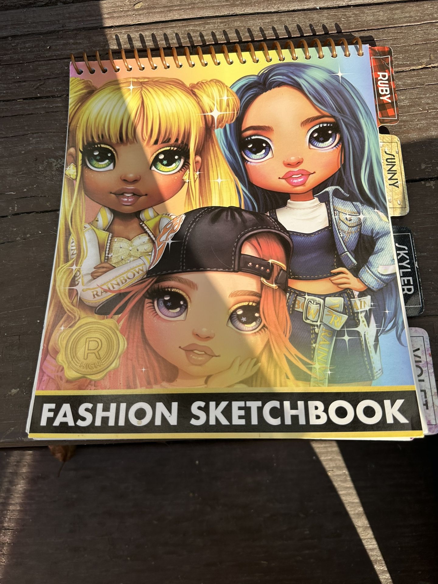 Rainbow High Fashion Book