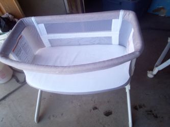 Baby delight beside me basinet and bedside sleeper